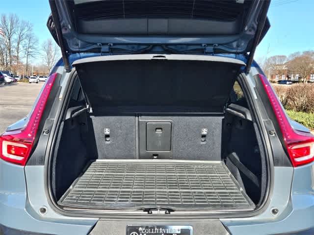 Thumbnail: 2020 Volvo XC40 - 36