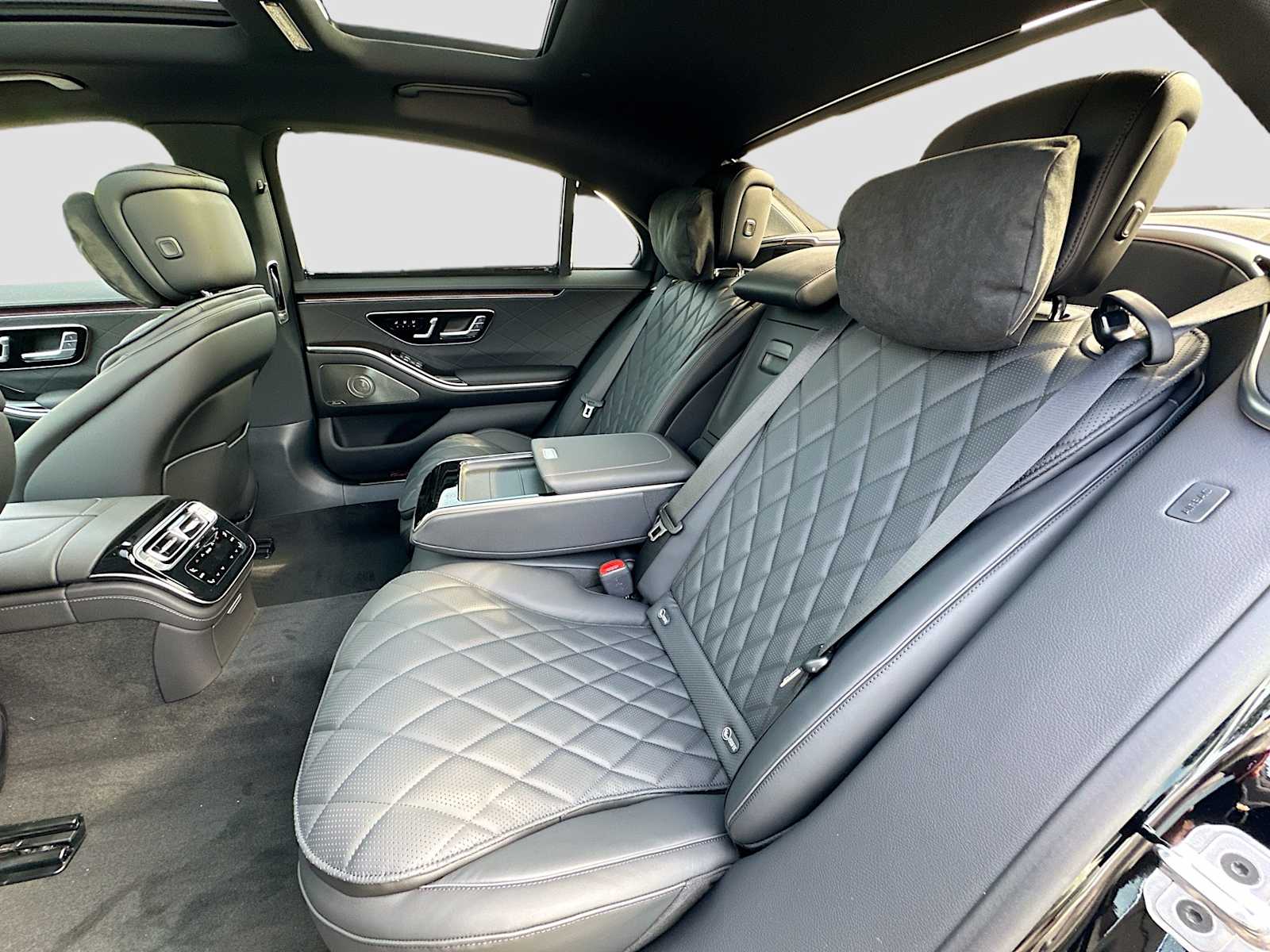 Thumbnail: 2026 Mercedes-Benz S-Class - 26