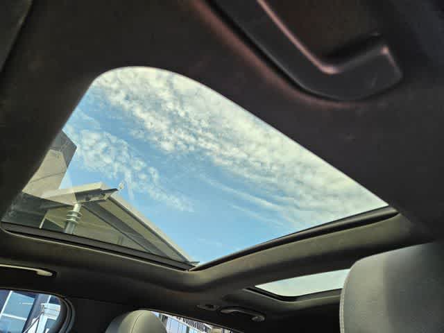 Thumbnail: 2018 Mercedes-Benz GLC - 16