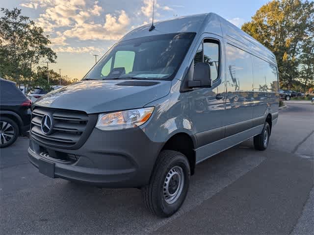 Thumbnail: 2025 Mercedes-Benz Sprinter - 4