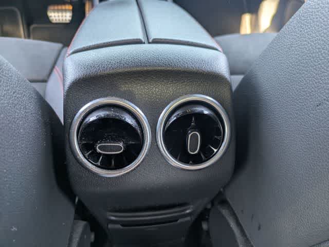 Thumbnail: 2022 Mercedes-Benz GLB - 35