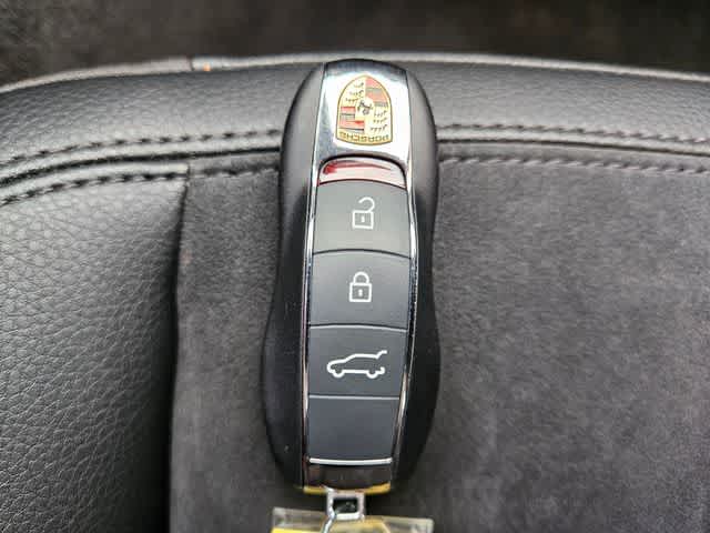 Thumbnail: 2020 Porsche Macan - 34