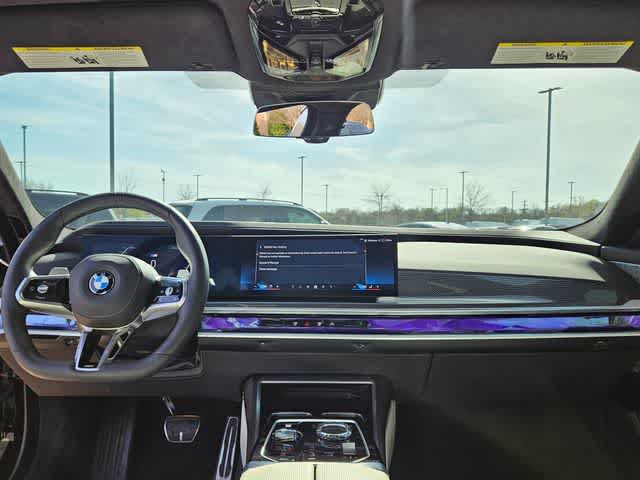 Thumbnail: 2025 BMW 7 Series - 19