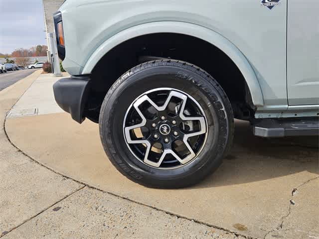 Thumbnail: 2022 Ford Bronco - 14