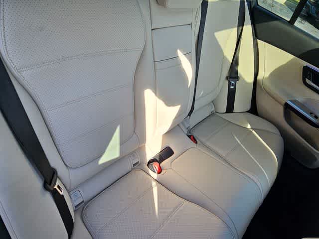 Thumbnail: 2023 Mercedes-Benz C-Class - 20