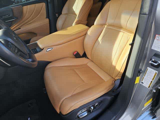 Thumbnail: 2021 Lexus LS - 14