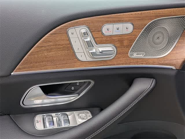 2025 Mercedes-Benz GLS 450 16