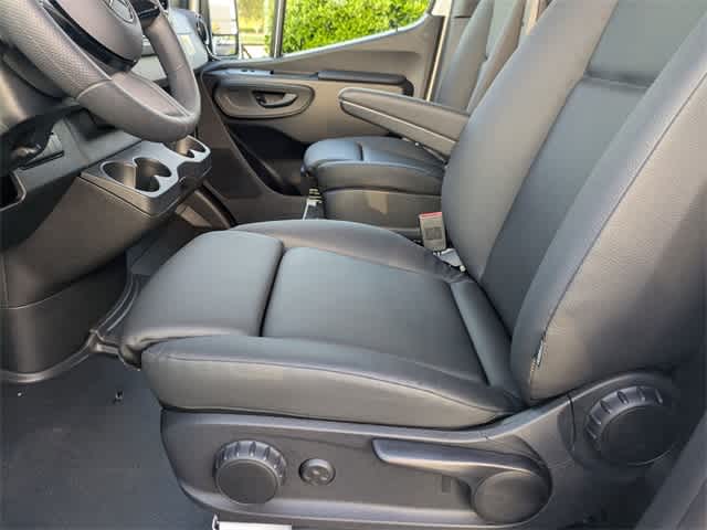 Thumbnail: 2026 Mercedes-Benz Sprinter - 15