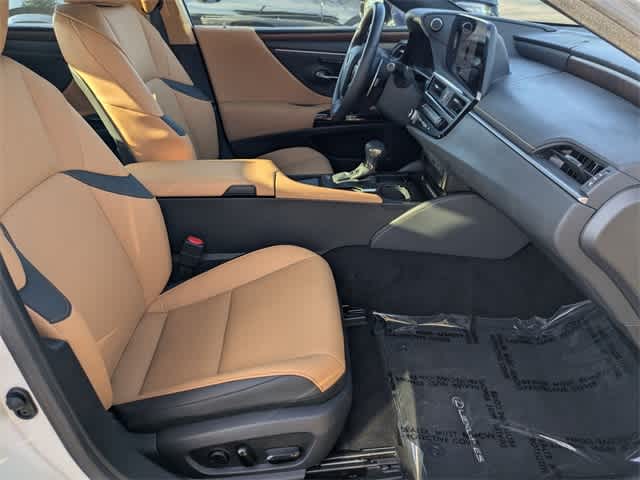 Thumbnail: 2025 Lexus ES - 21