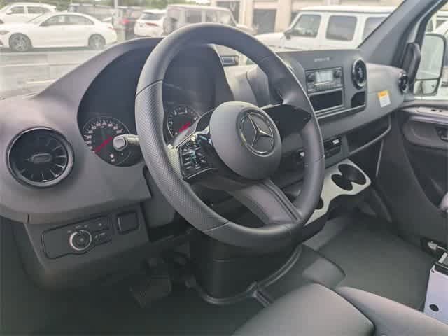 Thumbnail: 2025 Mercedes-Benz Sprinter - 2