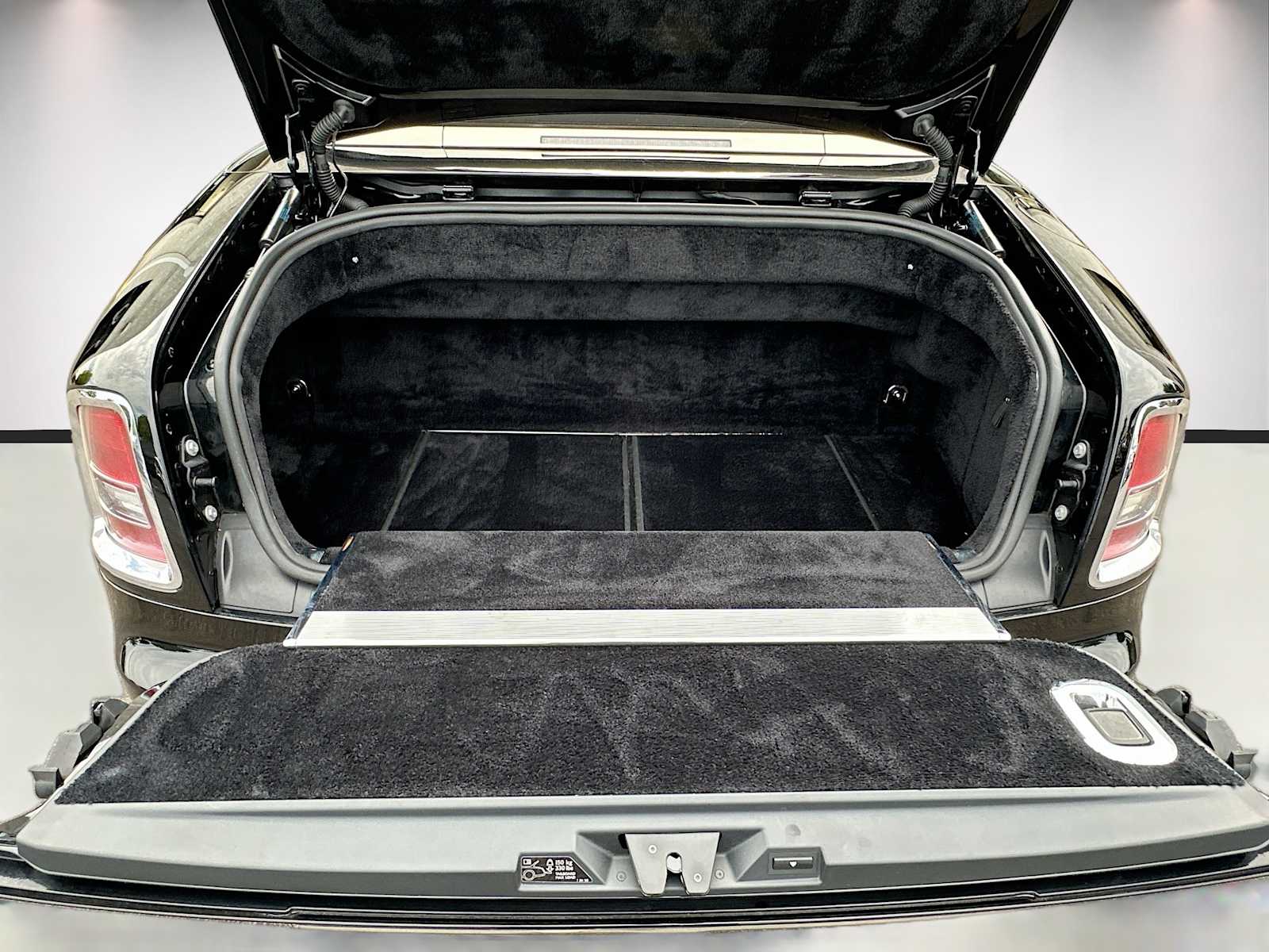 Thumbnail: 2009 Rolls-Royce Phantom - 24