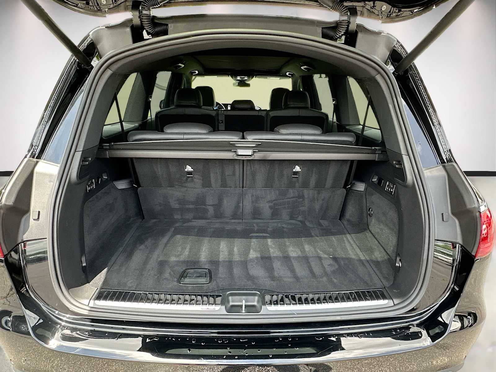 Thumbnail: 2025 Mercedes-Benz GLS - 28