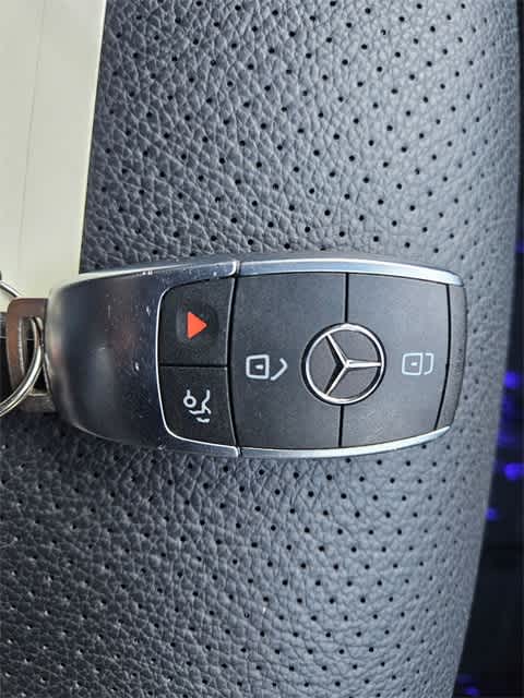 Thumbnail: 2022 Mercedes-Benz GLC - 31