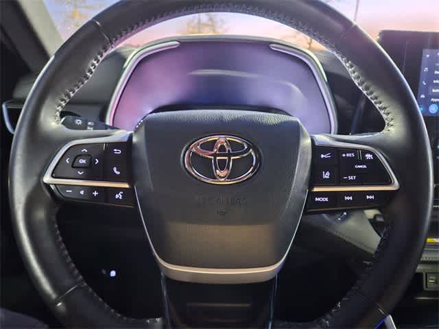 Thumbnail: 2023 Toyota Highlander - 18