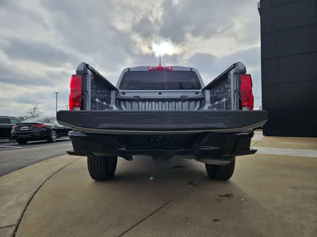 Thumbnail: 2023 Chevrolet Colorado - 33