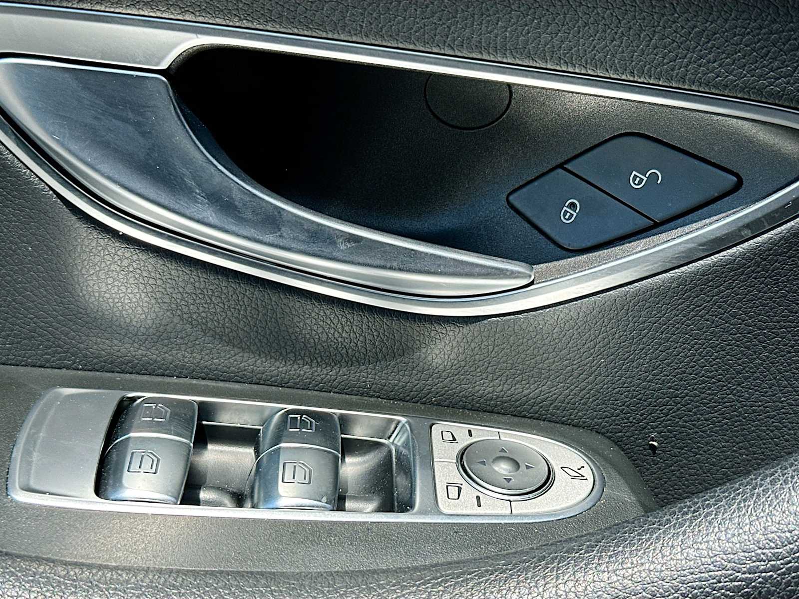 Thumbnail: 2021 Mercedes-Benz E-Class - 18