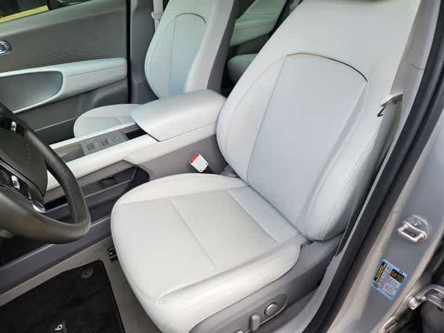 Thumbnail: 2023 Hyundai Ioniq 6 - 13