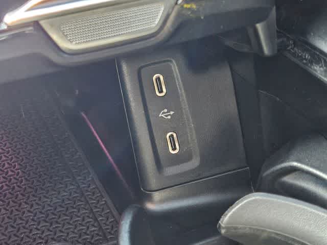 Thumbnail: 2025 Mercedes-Benz GLC - 33