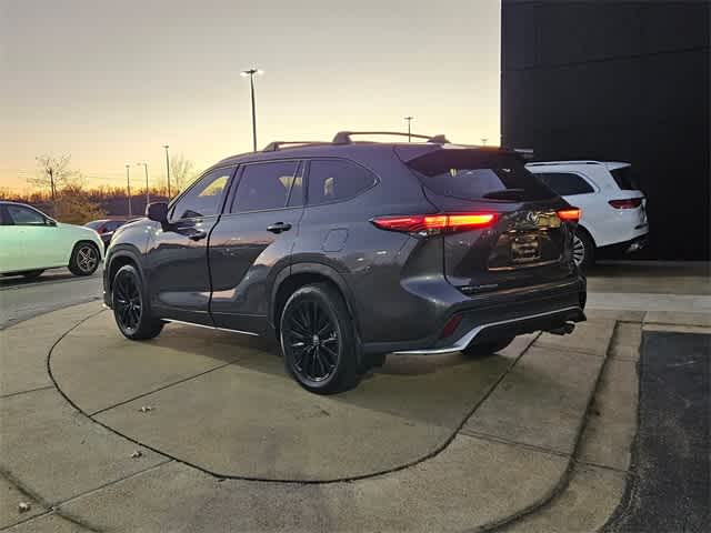 Thumbnail: 2023 Toyota Highlander - 6