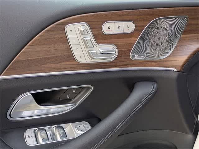 Thumbnail: 2025 Mercedes-Benz GLS - 17