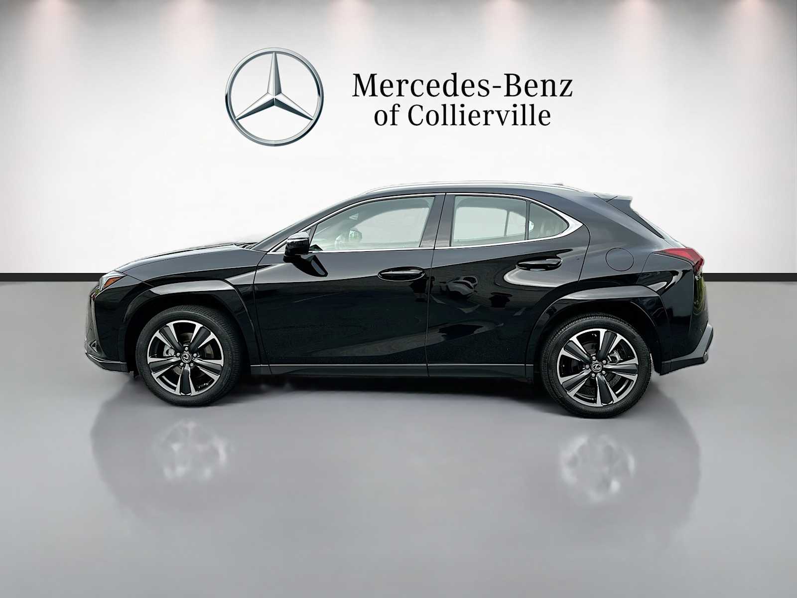 Thumbnail: 2023 Lexus UX - 7
