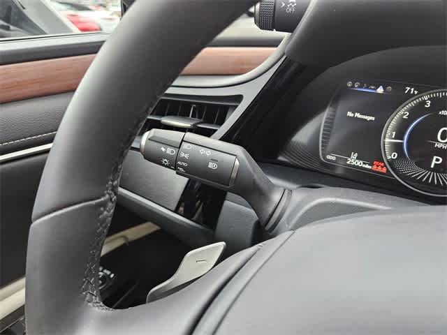 Thumbnail: 2025 Lexus ES - 26