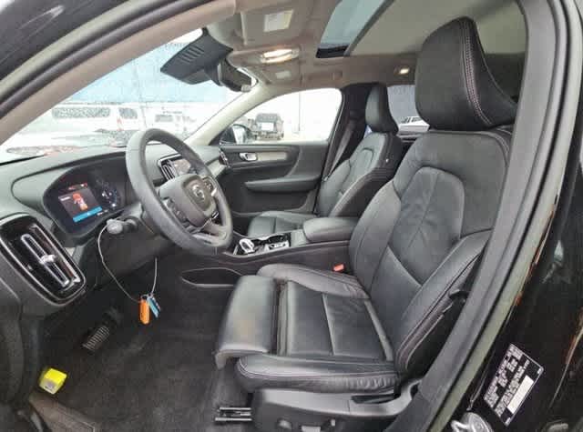 Thumbnail: 2023 Volvo XC40 - 3