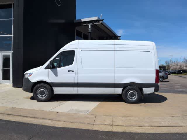 Thumbnail: 2026 Mercedes-Benz Sprinter - 3