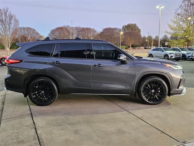 Thumbnail: 2023 Toyota Highlander - 9