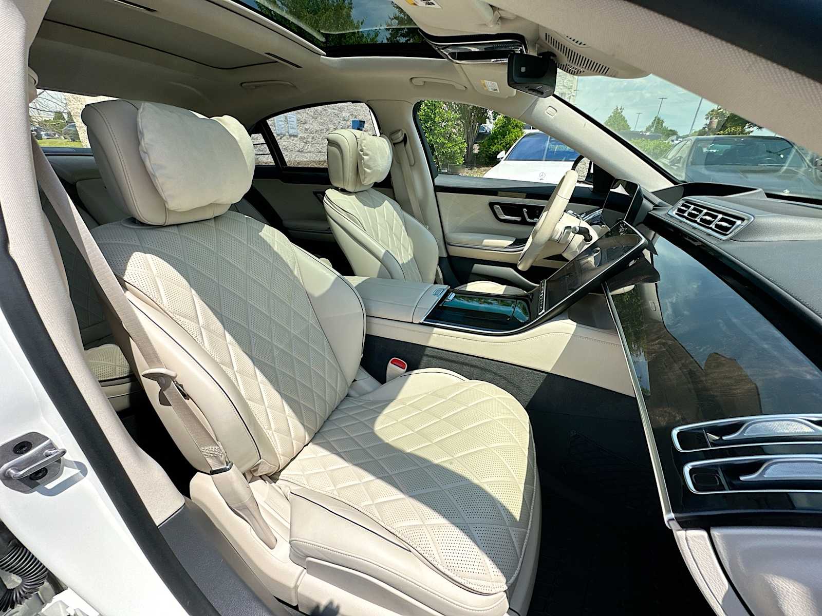 Thumbnail: 2023 Mercedes-Benz S-Class - 29