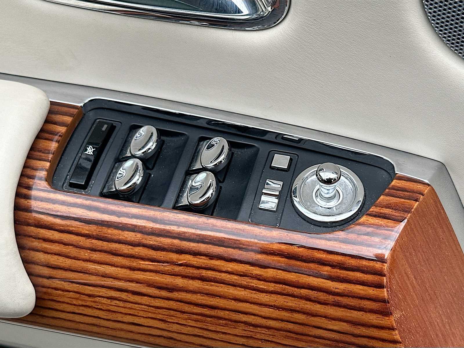 Thumbnail: 2009 Rolls-Royce Phantom - 16
