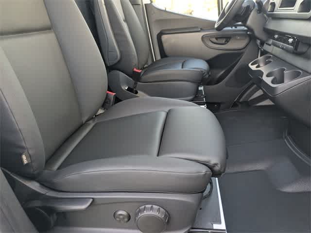 Thumbnail: 2026 Mercedes-Benz Sprinter - 21