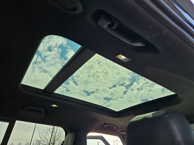 Thumbnail: 2023 Land Rover Defender - 24