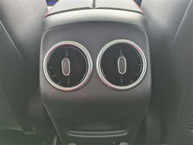2025 Mercedes Benz GLA 250 photo 4