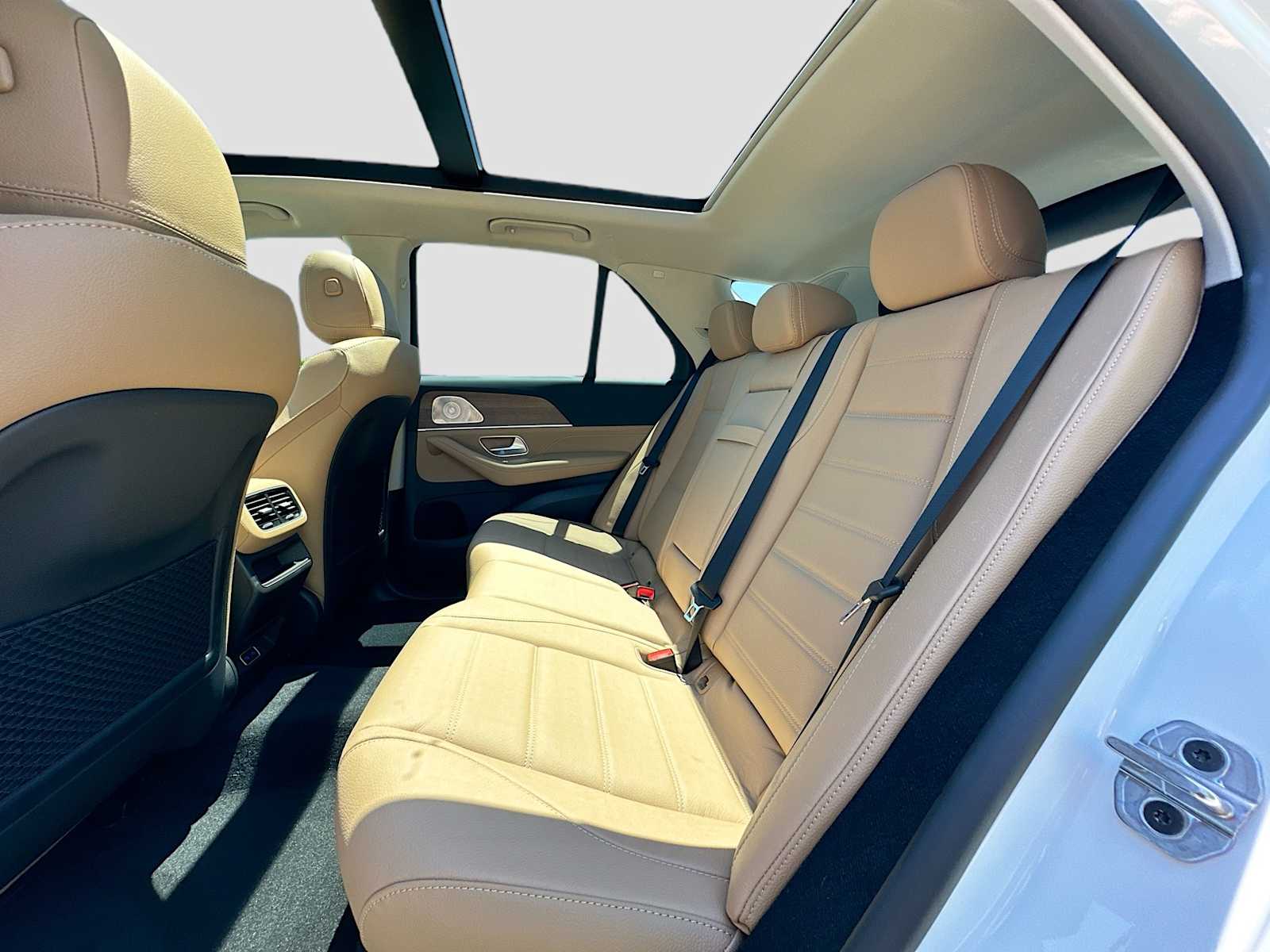 Thumbnail: 2026 Mercedes-Benz GLE - 26
