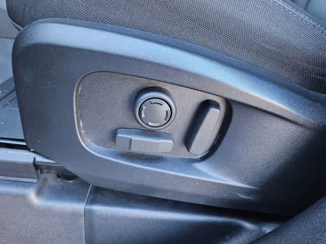 Thumbnail: 2025 Land Rover Defender - 17