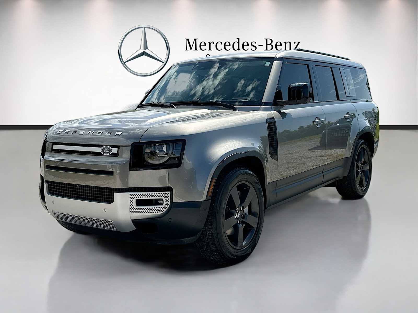 Thumbnail: 2025 Land Rover Defender - 1