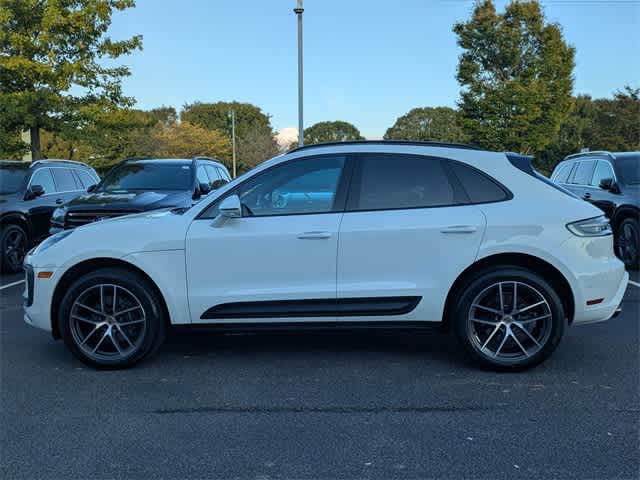 2024 Porsche Macan T photo 4
