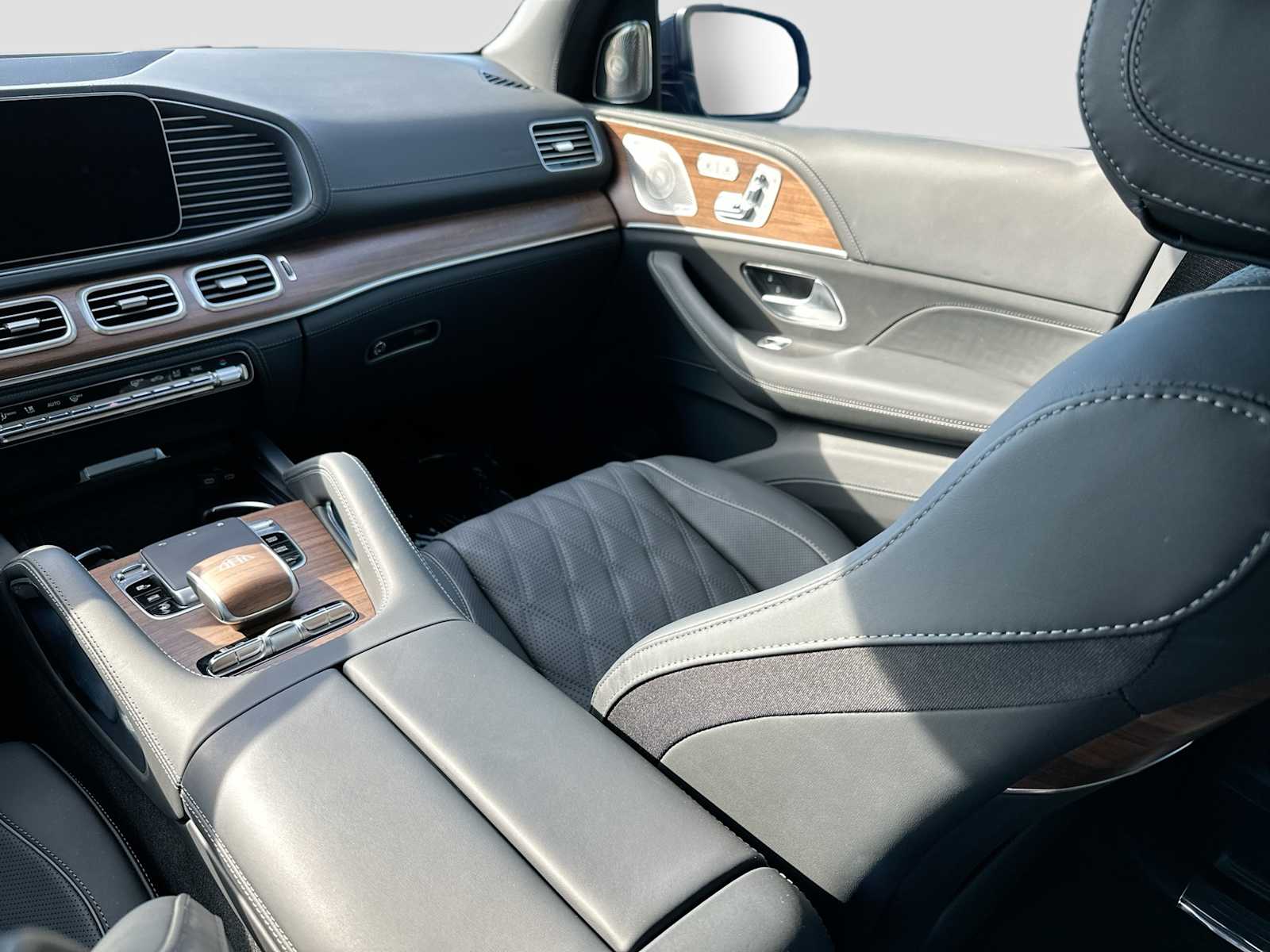Thumbnail: 2024 Mercedes-Benz GLS - 25