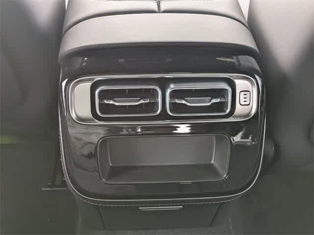 Thumbnail: 2025 Mercedes-Benz S-Class - 4