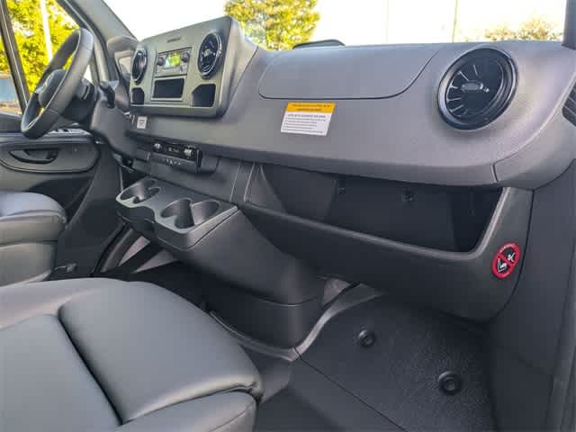 Thumbnail: 2025 Mercedes-Benz Sprinter - 22