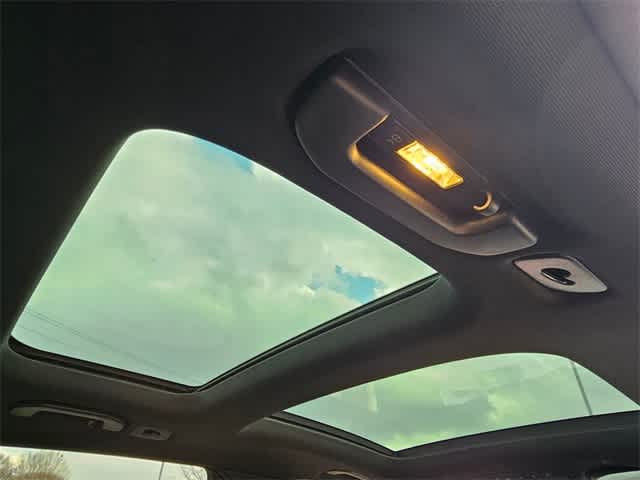 Thumbnail: 2022 Mercedes-Benz GLC - 23