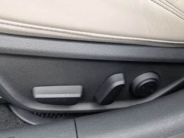 Thumbnail: 2023 Genesis G70 - 13