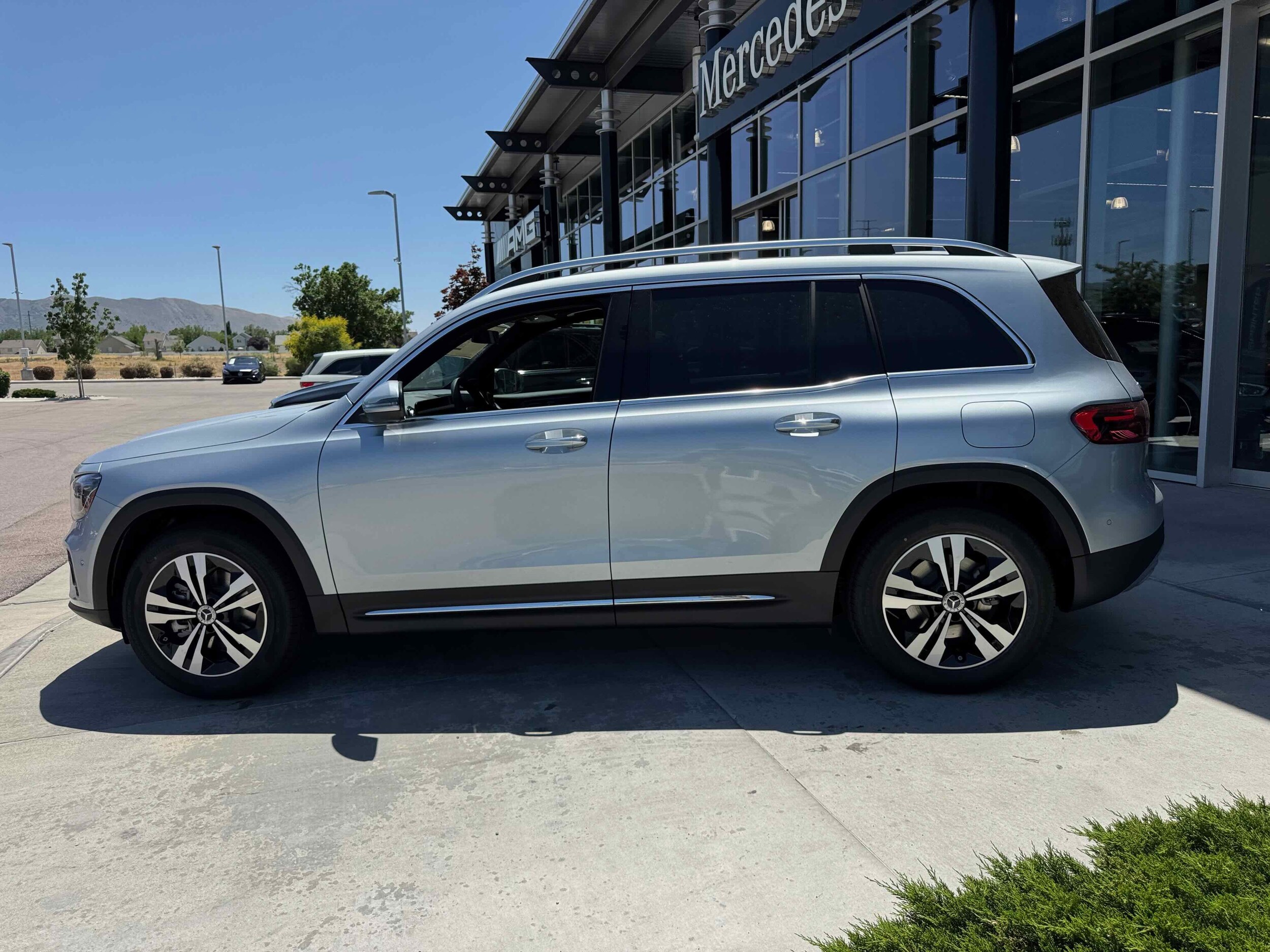 2025 Mercedes Benz GLB 250 4MATIC photo 4