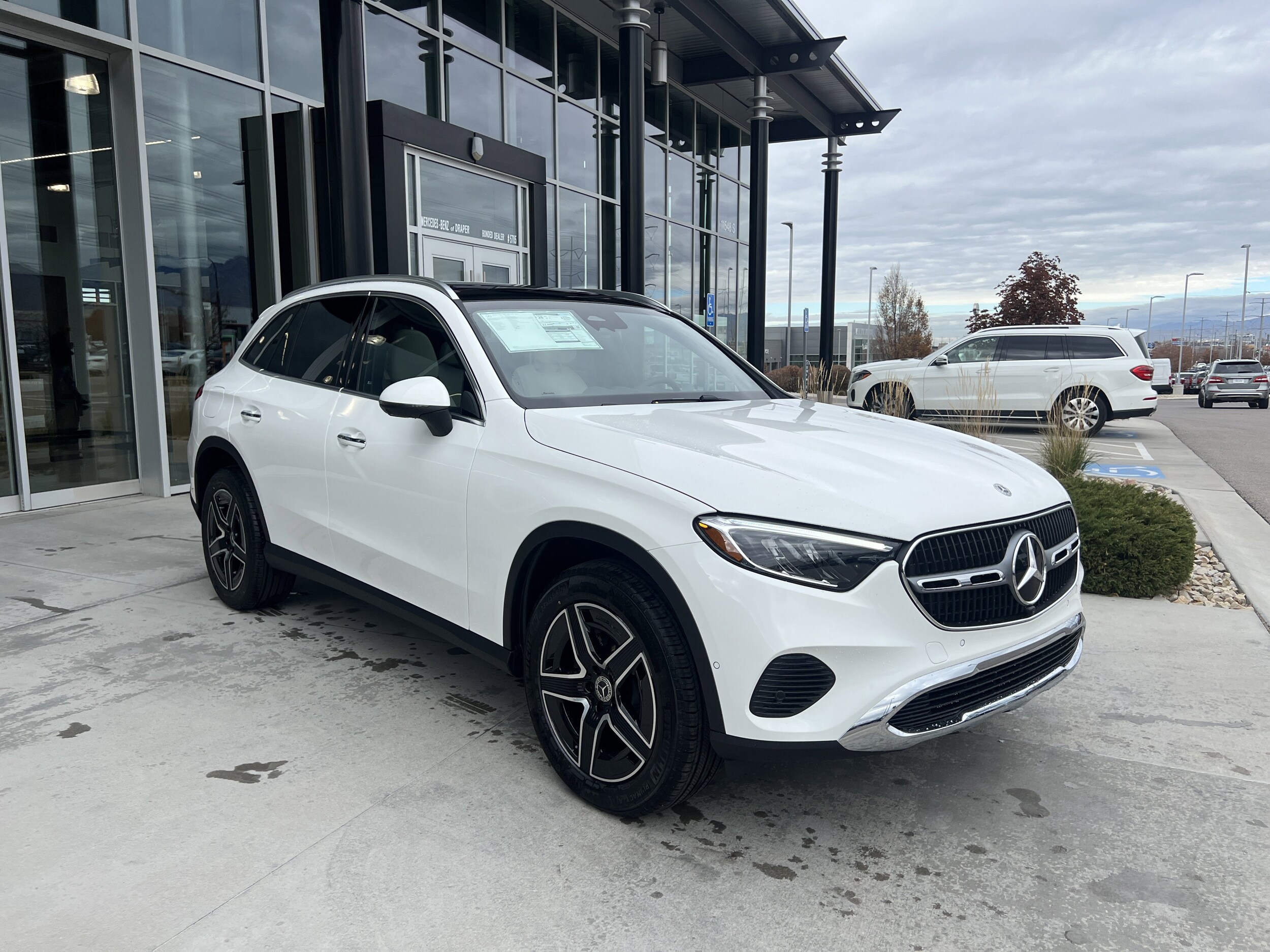 2026 Mercedes Benz GLC 300 4MATIC photo 3