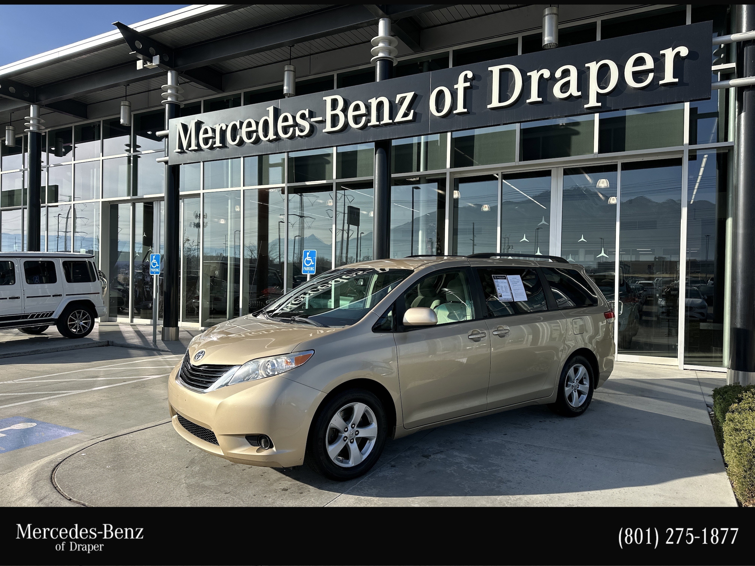 2011 Toyota Sienna LE's photo