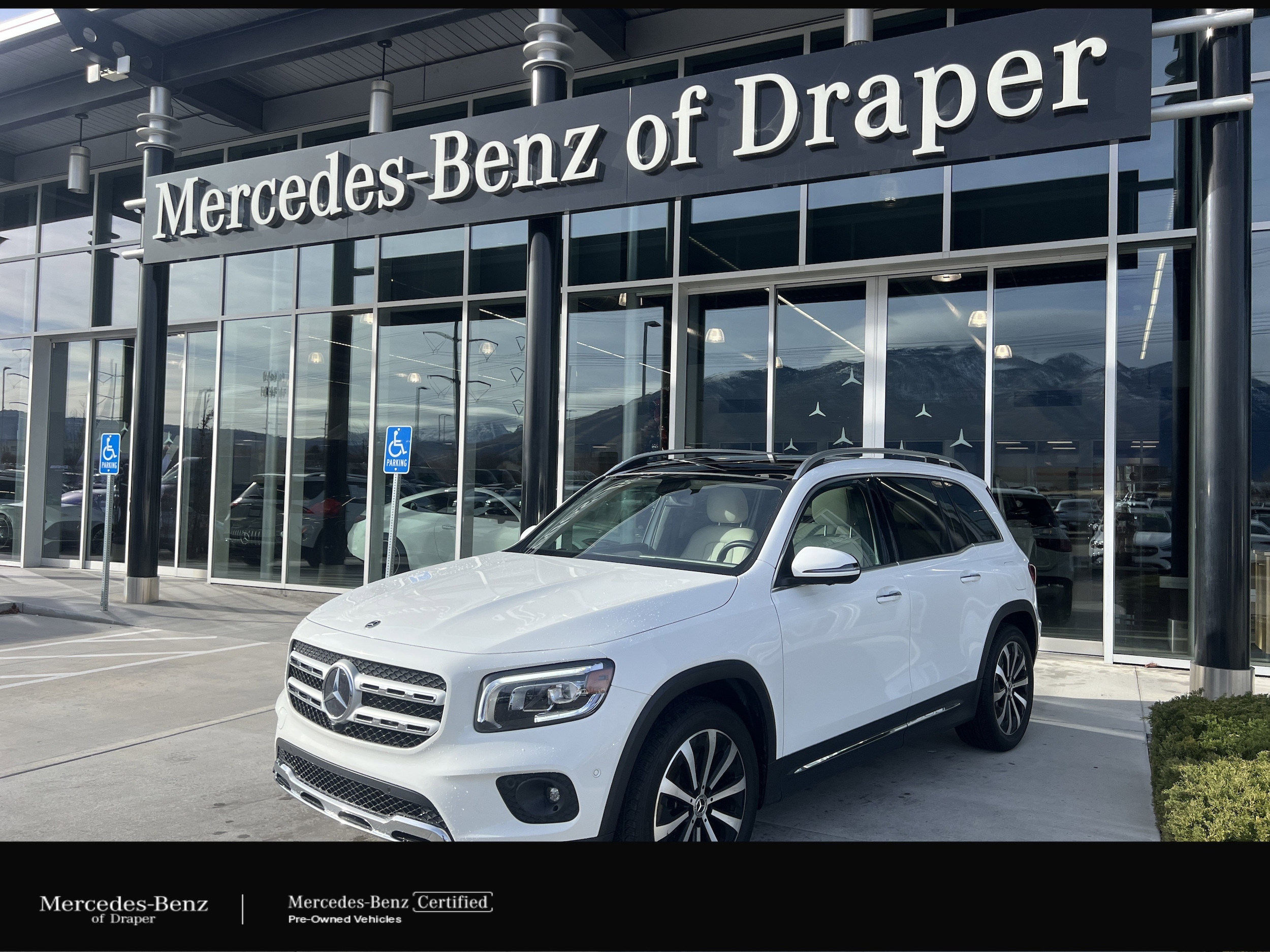 2023 Mercedes-Benz GLB Base's photo