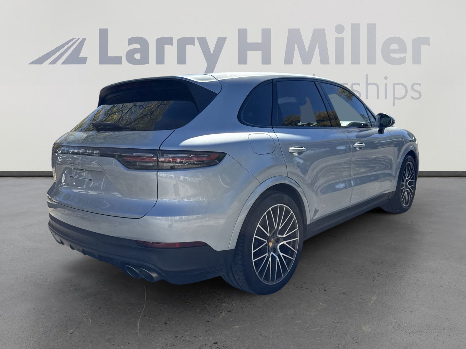 2020 Porsche Cayenne S photo 3