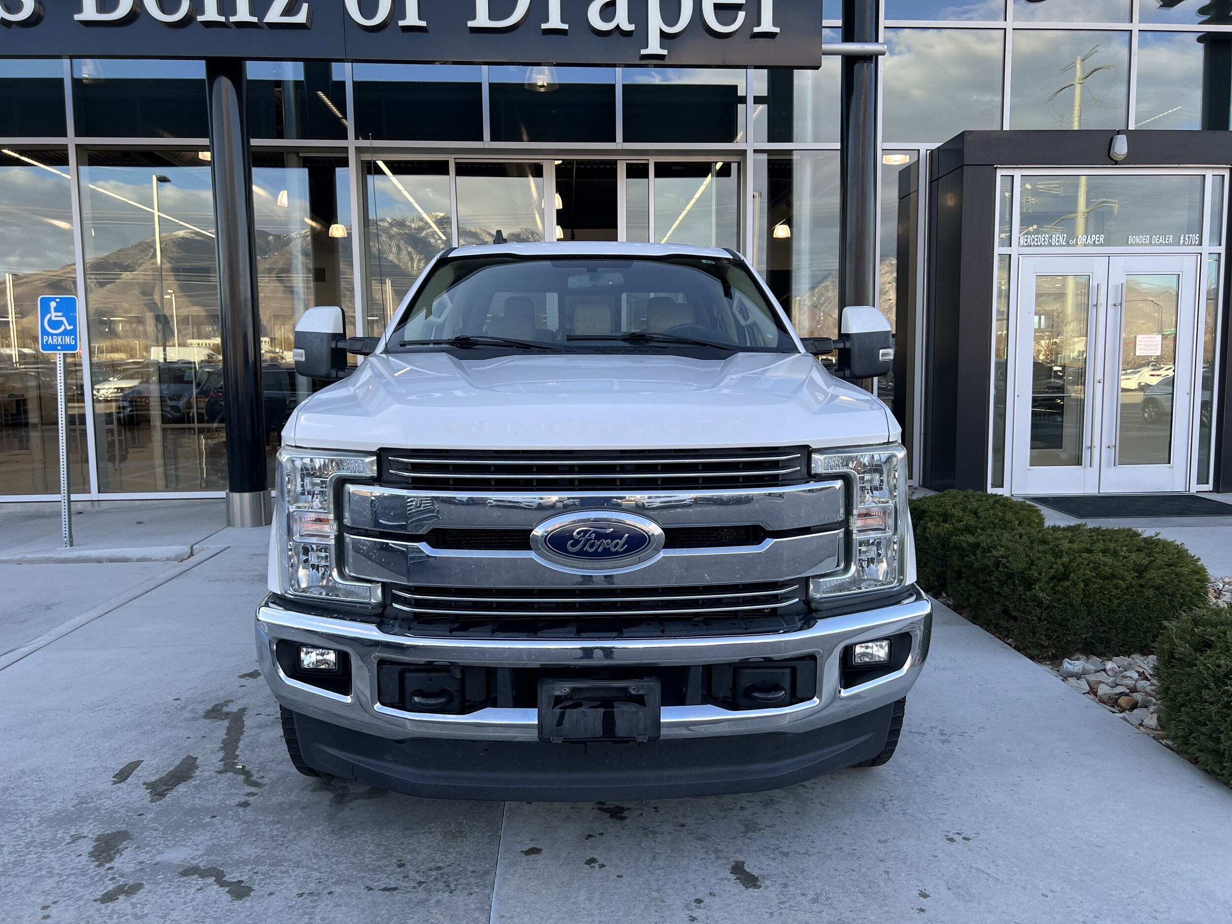 2019 Ford F-350 Lariat photo 2