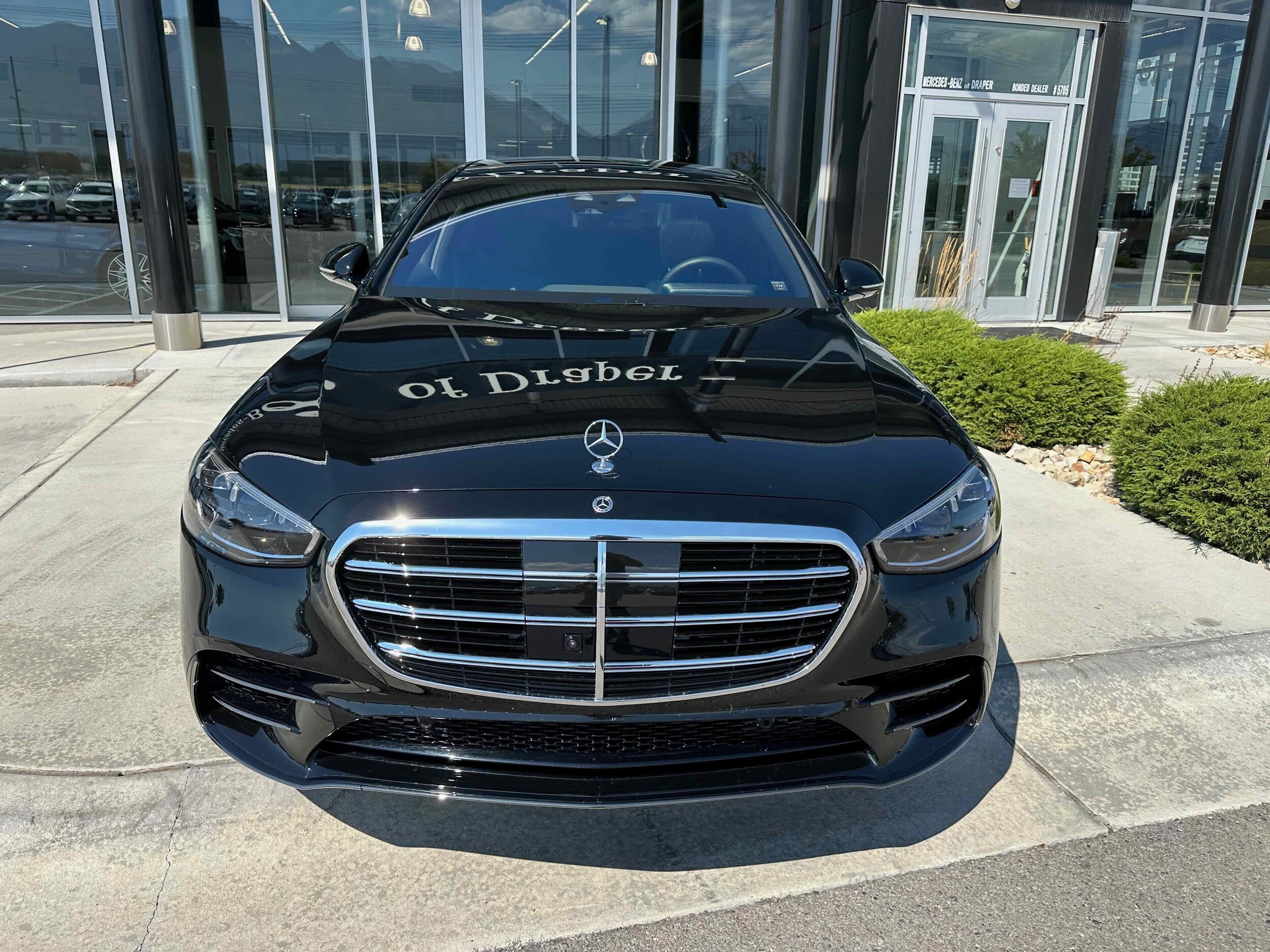 2025 Mercedes Benz S 580 4MATIC photo 3